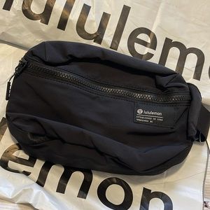Lululemon clean lines bag NWT